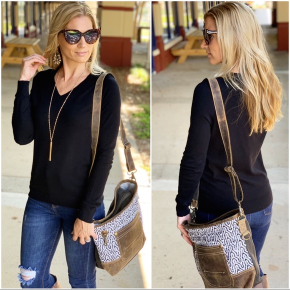 ✨LAST ONE✨Black V Neck Sweater - Picture 2 of 2